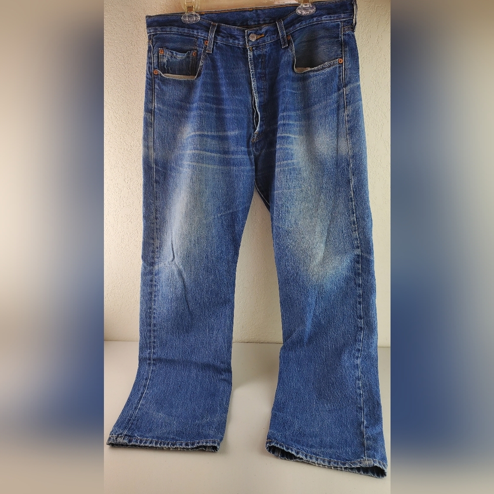 Levis 501 Jeans Mens 38x32 Button Fly Medium Wash Denim